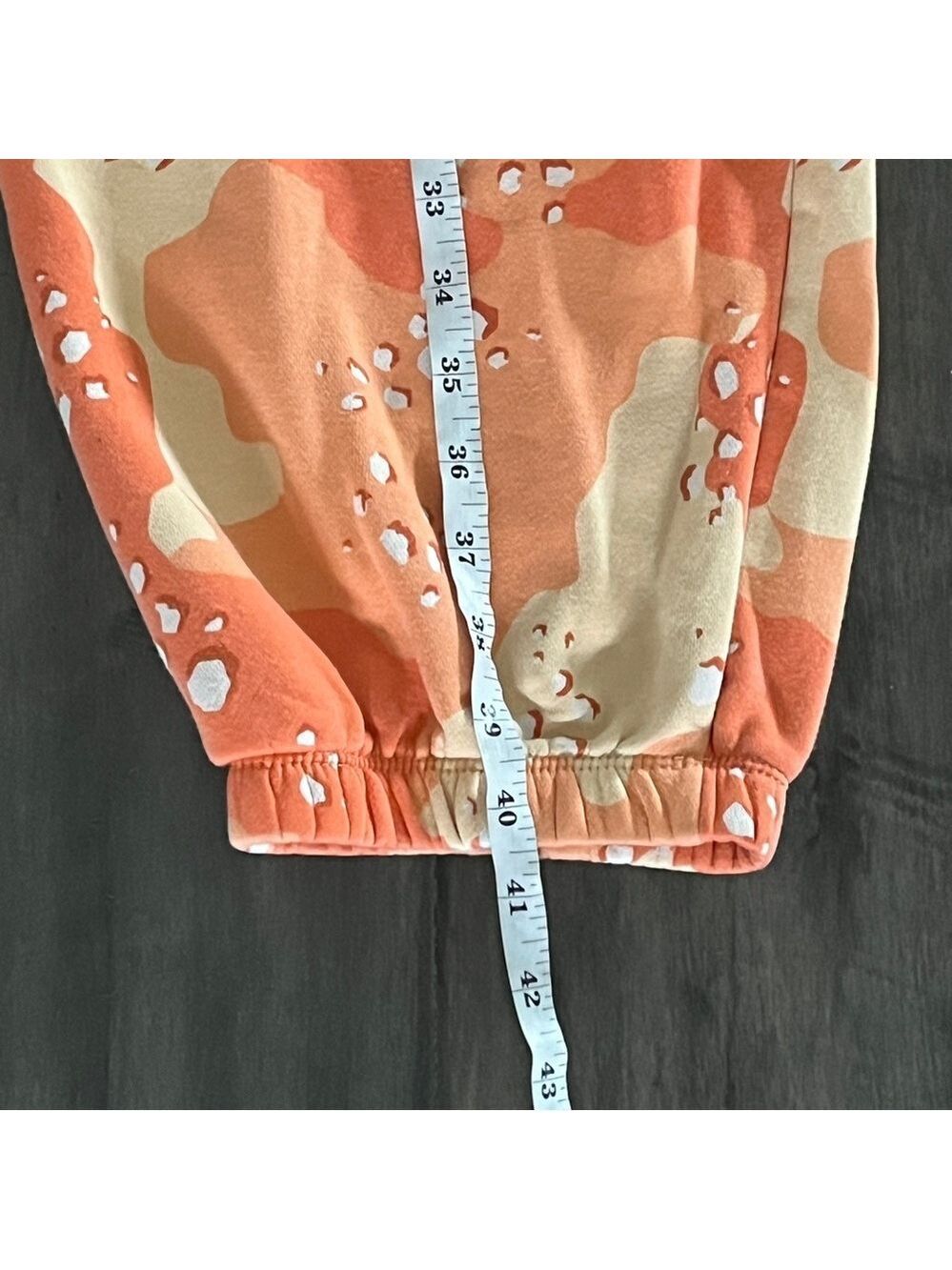 Nike Sportswear Fleece Mid-Rise Cargo Pants in Orange Sherbet Camo - Size XL - Picture 13 of 14